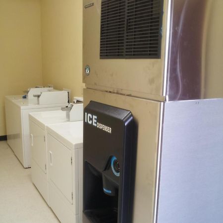 Pearsall Inn And Suites Εξωτερικό φωτογραφία