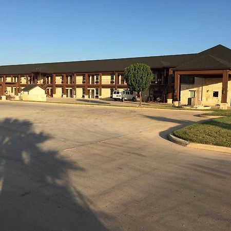 Pearsall Inn And Suites Εξωτερικό φωτογραφία