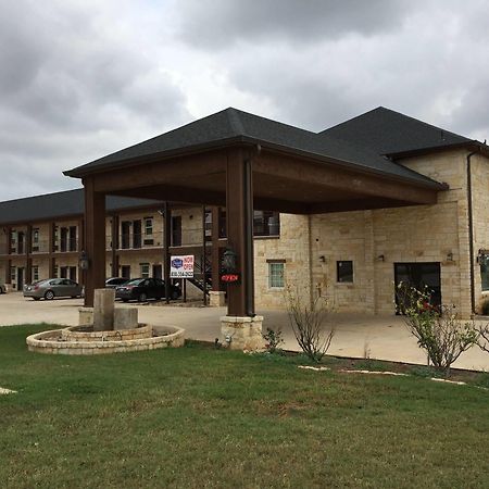 Pearsall Inn And Suites Εξωτερικό φωτογραφία
