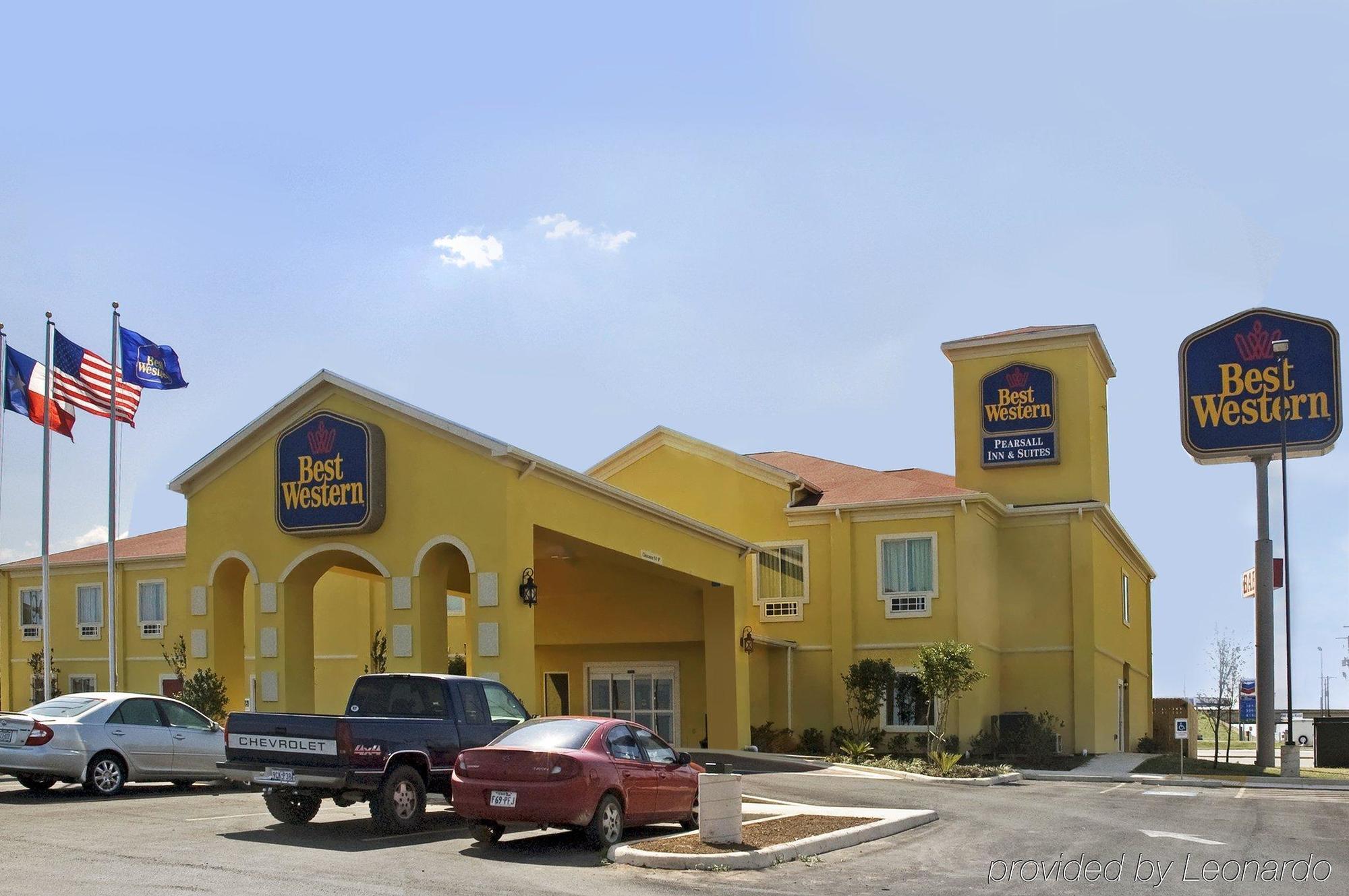 Pearsall Inn And Suites Εξωτερικό φωτογραφία