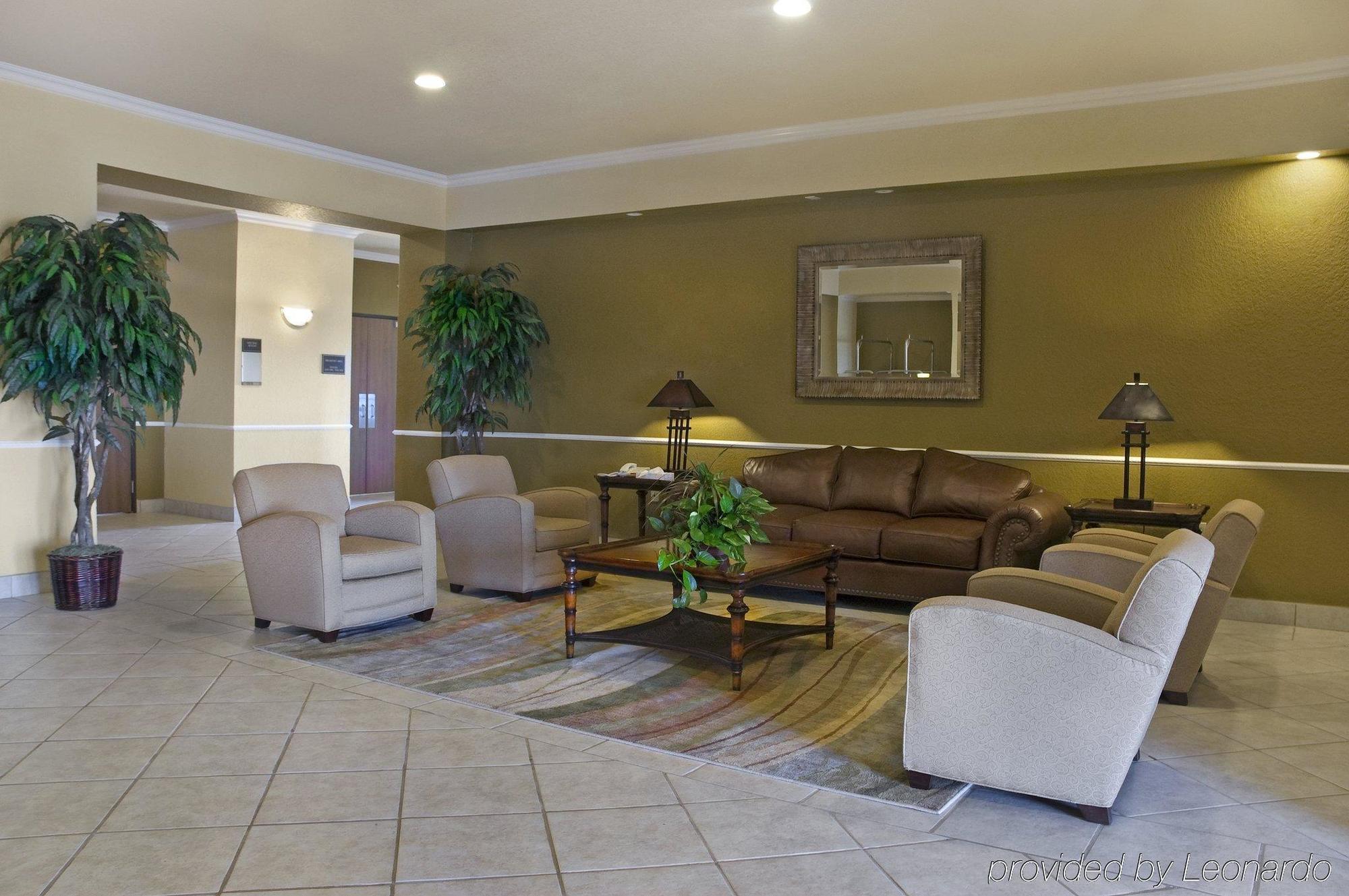 Pearsall Inn And Suites Εσωτερικό φωτογραφία
