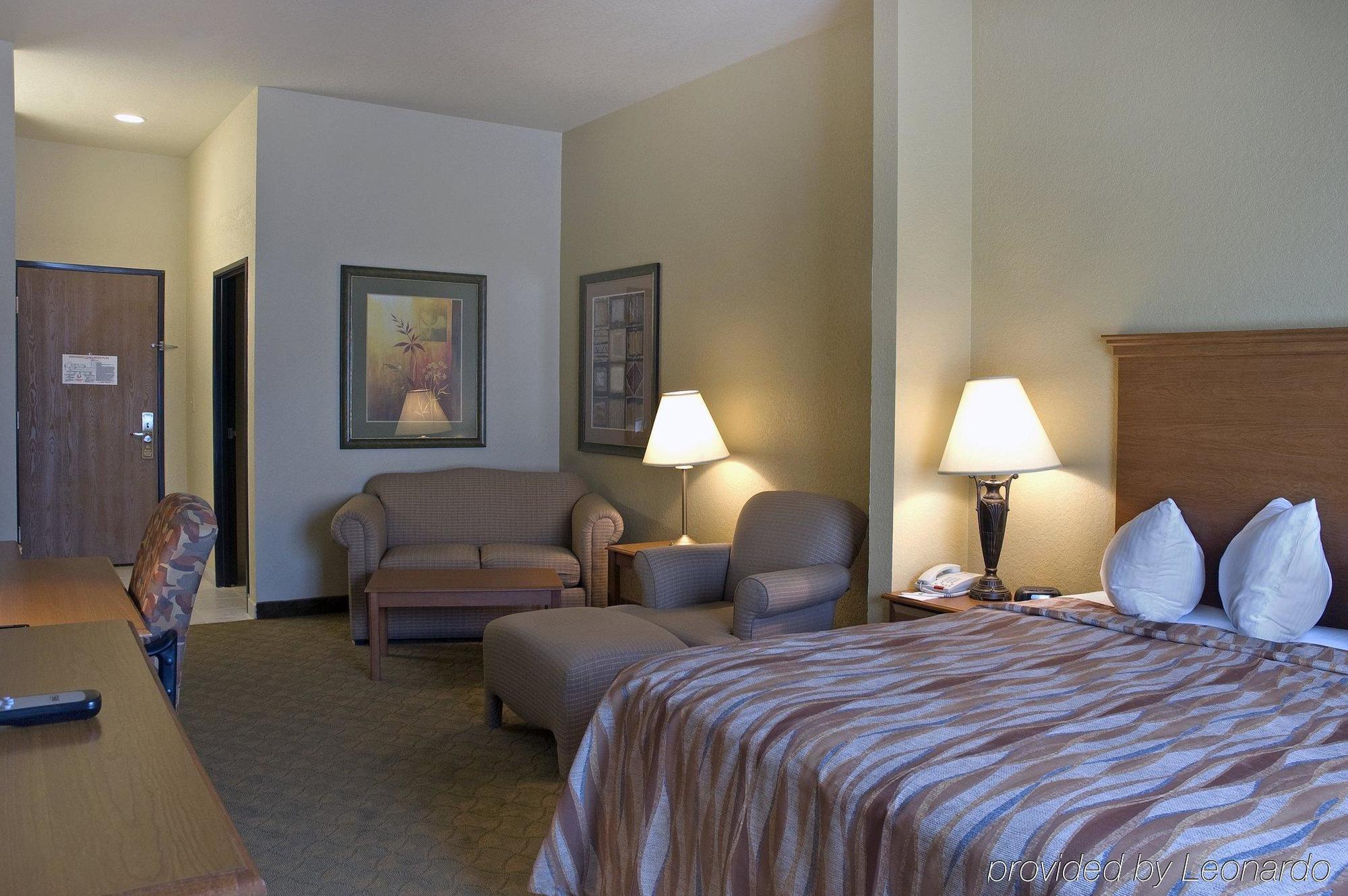 Pearsall Inn And Suites Δωμάτιο φωτογραφία