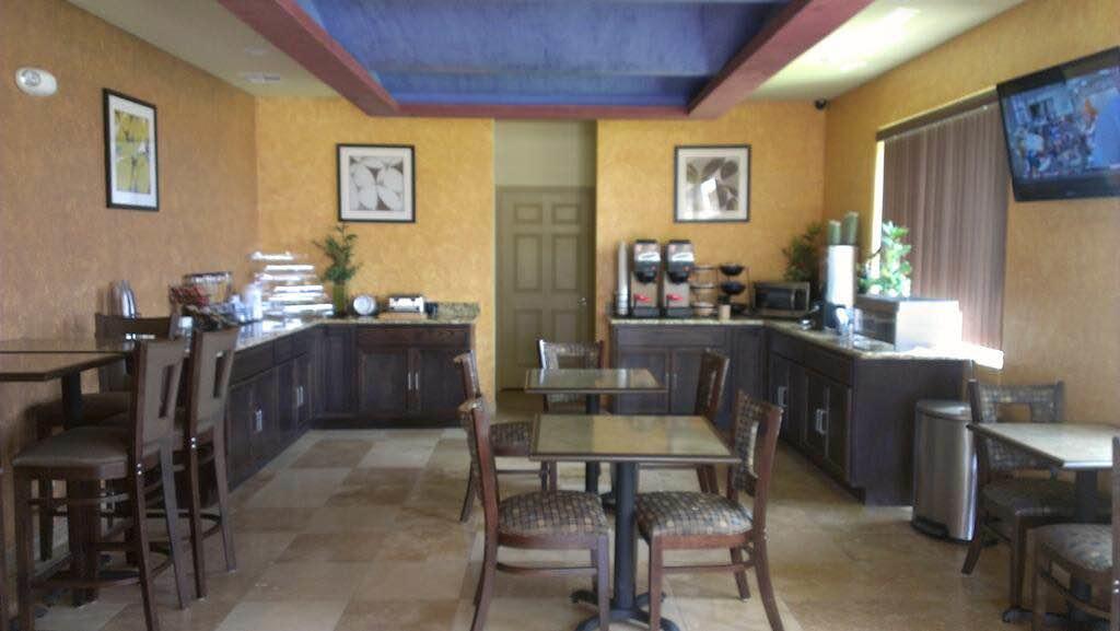 Pearsall Inn And Suites Εξωτερικό φωτογραφία