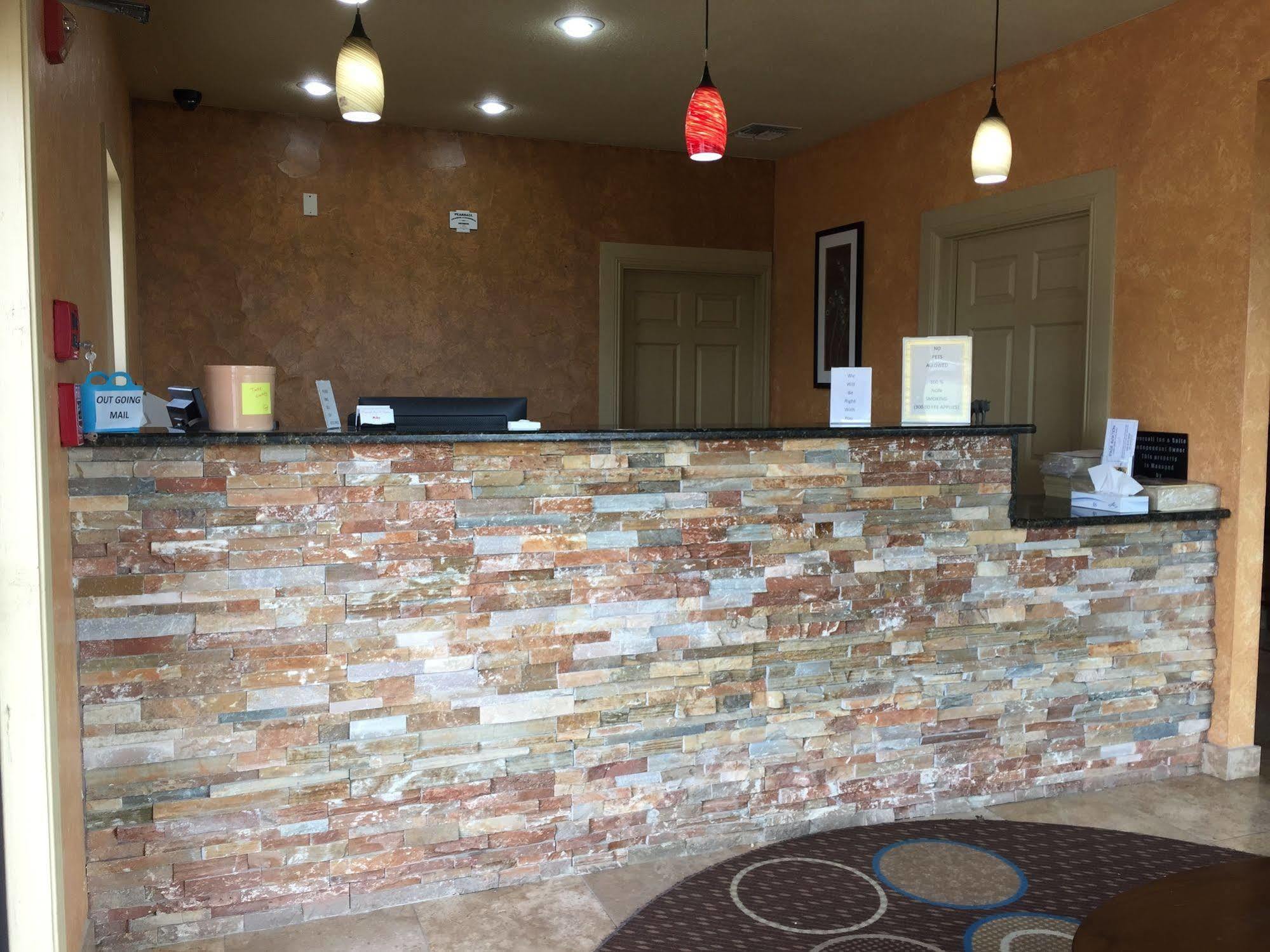 Pearsall Inn And Suites Εξωτερικό φωτογραφία