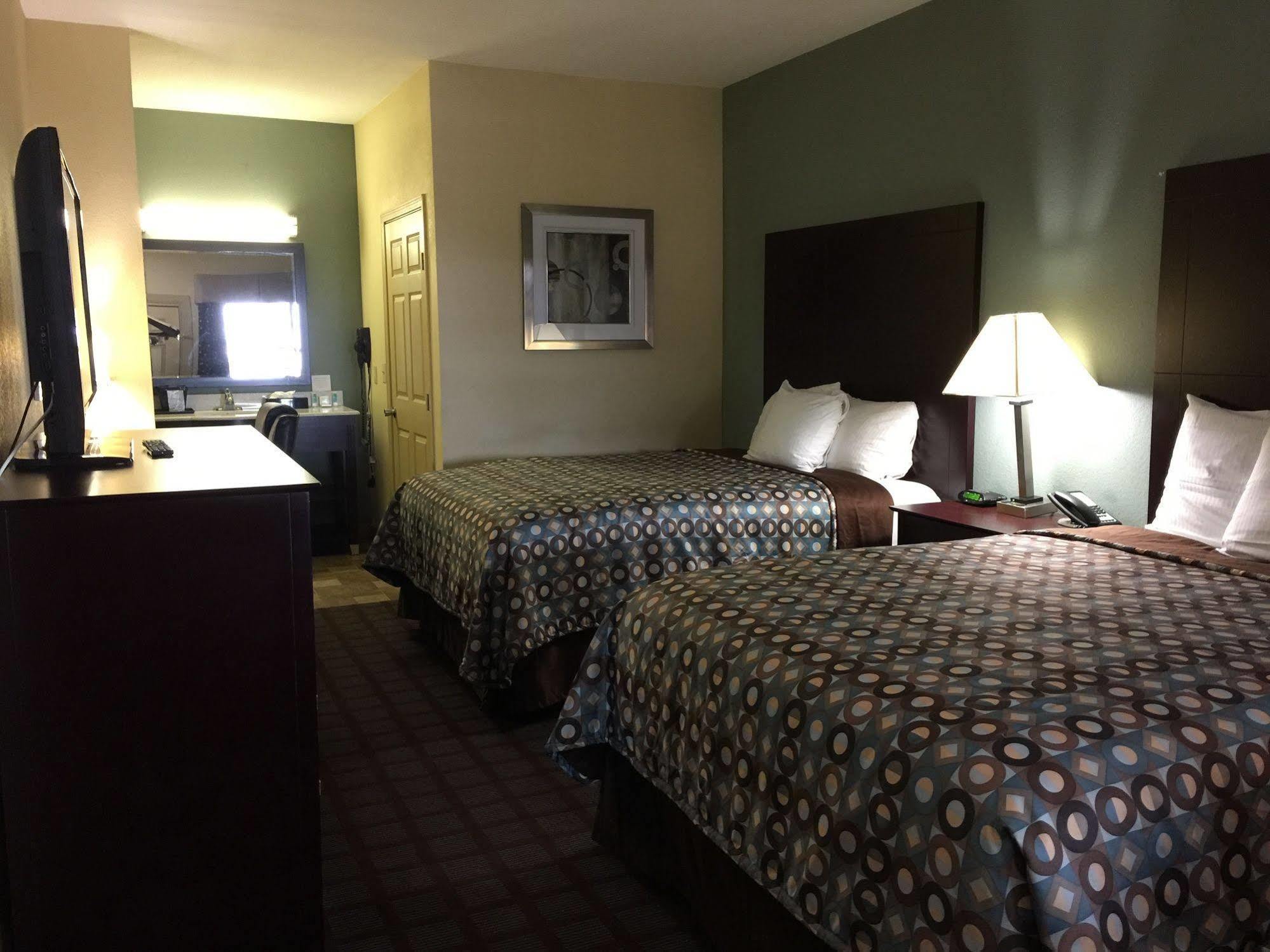 Pearsall Inn And Suites Εξωτερικό φωτογραφία