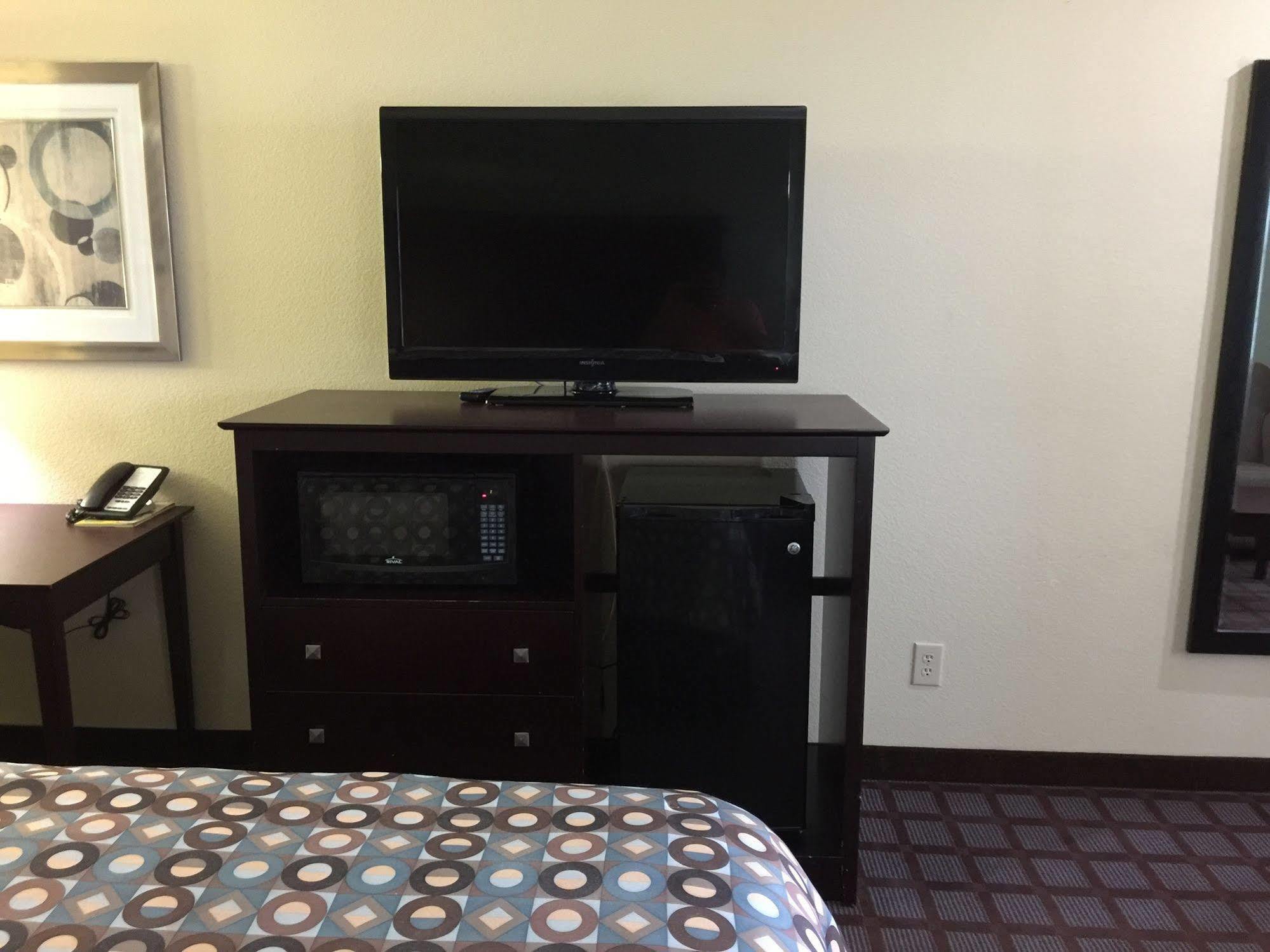 Pearsall Inn And Suites Εξωτερικό φωτογραφία