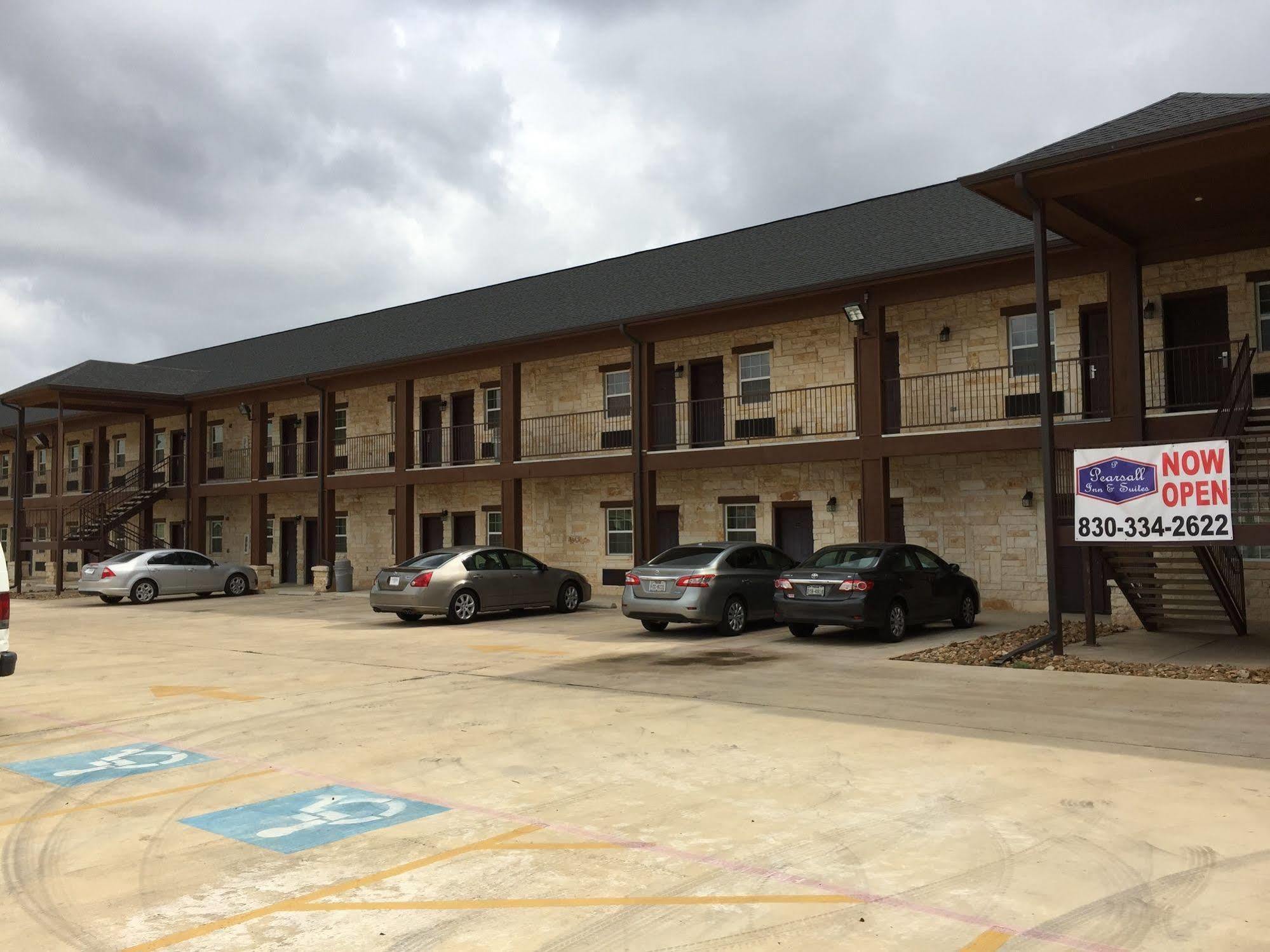 Pearsall Inn And Suites Εξωτερικό φωτογραφία